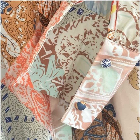 Printed Long Sleeve Baby Doll Brunch
Dress with belt size small - Picture 7 of 12